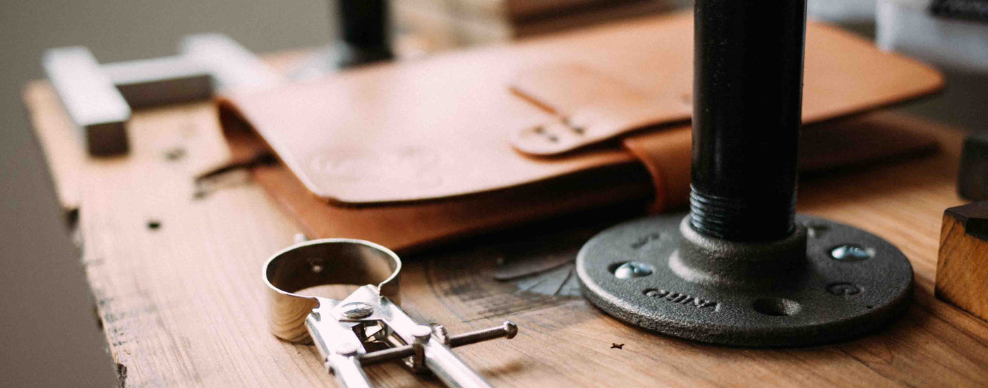 Comparing leather padfolio vs. leather portfolio, congratulations: you’re already ahead of the curve. Most folks don’t even realize they’re two different things.