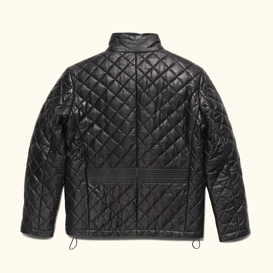 This jacket's lightweight construction ensures comfort without compromising on warmth, perfect for layering during transitional seasons.